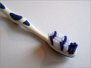 toothbrush-674650_1920